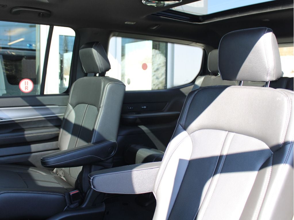 2026 Jeep Grand Wagoneer Base