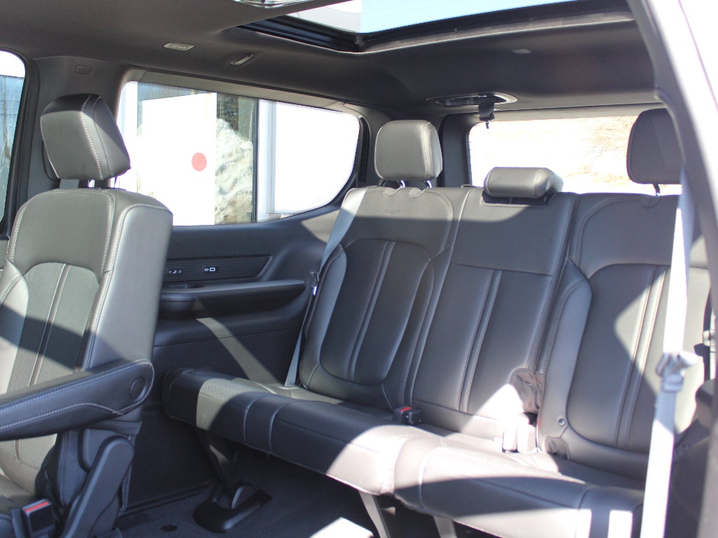 2026 Jeep Grand Wagoneer Base