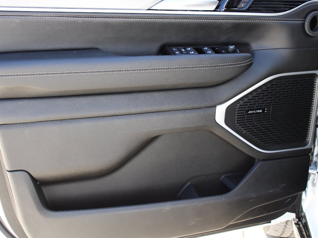 2026 Jeep Grand Wagoneer Base