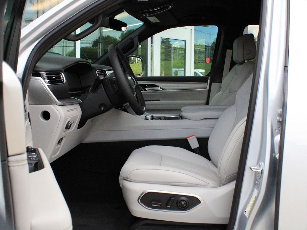 2026 Jeep Grand Wagoneer Base