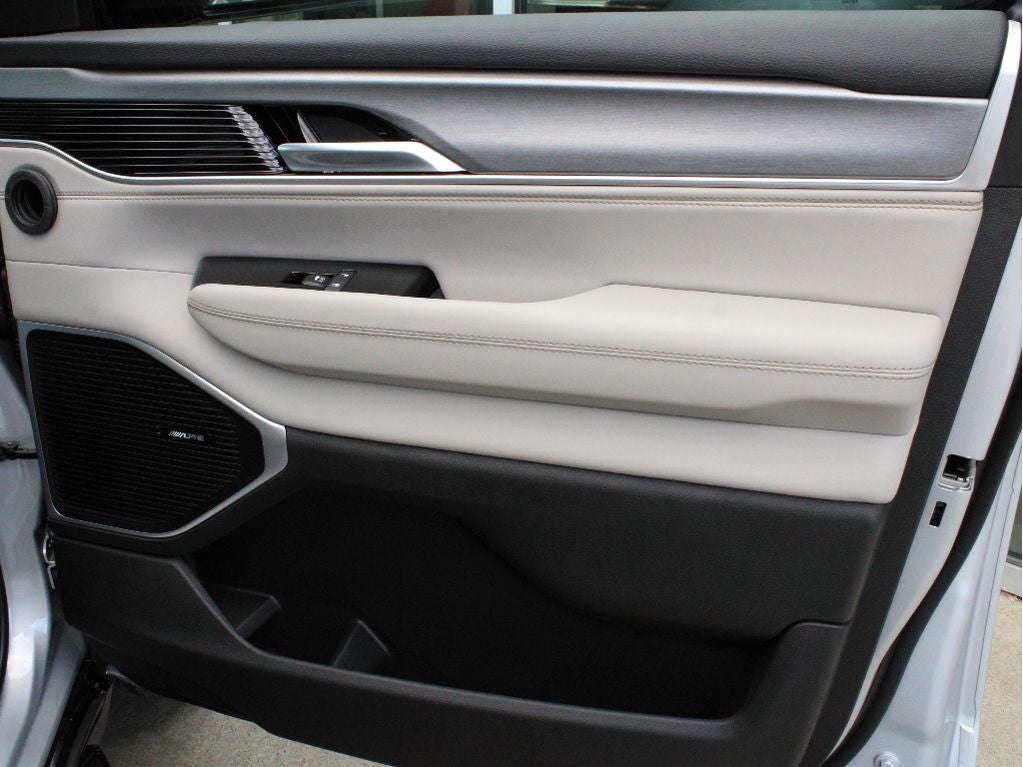 2026 Jeep Grand Wagoneer Base