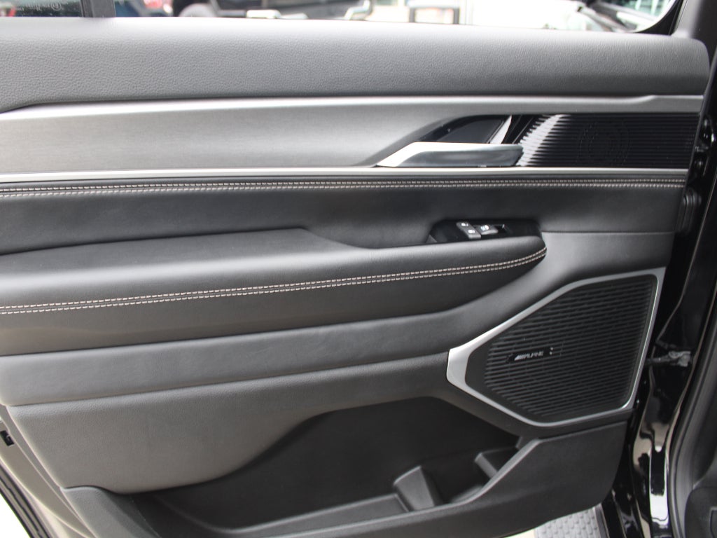 2026 Jeep Grand Wagoneer Base