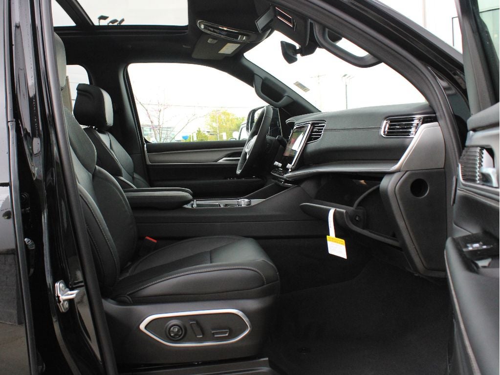 2026 Jeep Grand Wagoneer Base