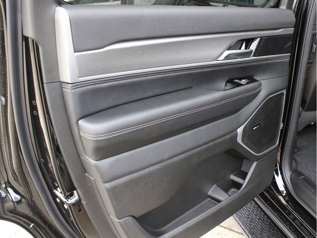 2026 Jeep Grand Wagoneer Base
