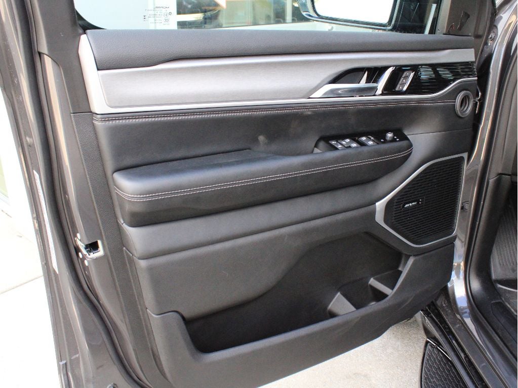 2026 Jeep Grand Wagoneer Base