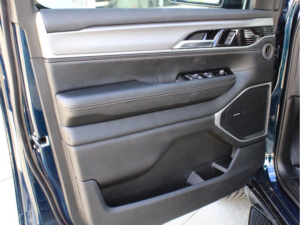 2026 Jeep Grand Wagoneer Base