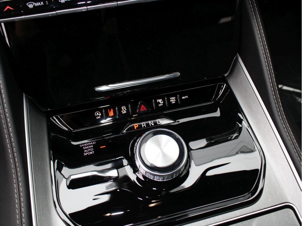 2025 Jeep Wagoneer Series II Carbide