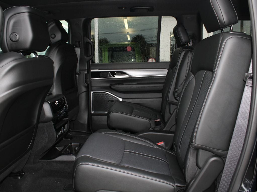 2025 Jeep Wagoneer Series II Carbide