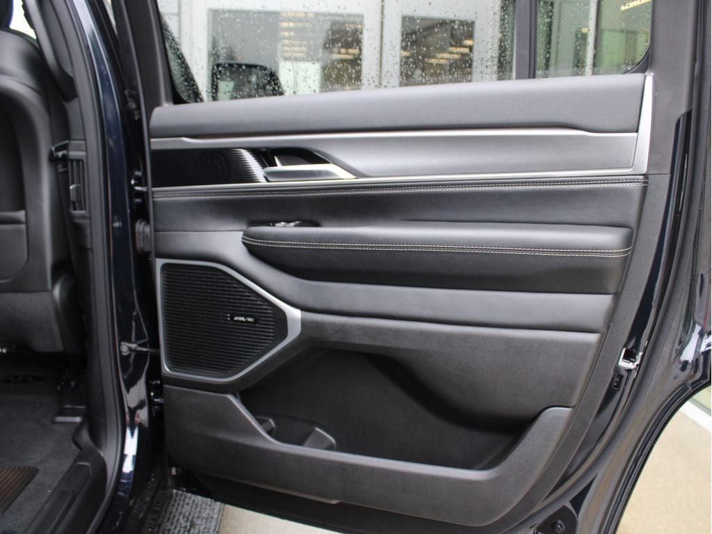 2025 Jeep Wagoneer Series II Carbide