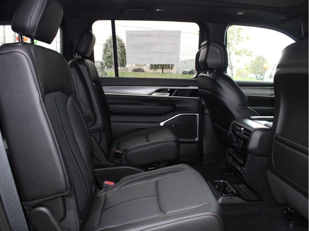 2025 Jeep Wagoneer Series II Carbide