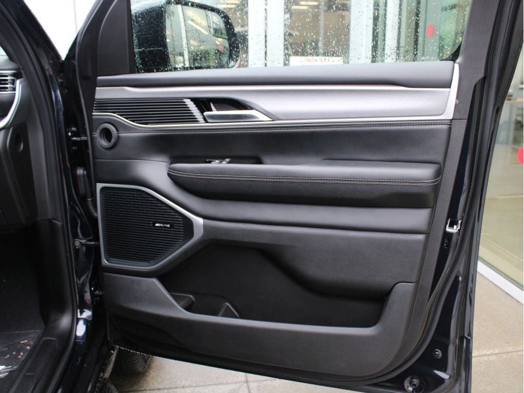 2025 Jeep Wagoneer Series II Carbide