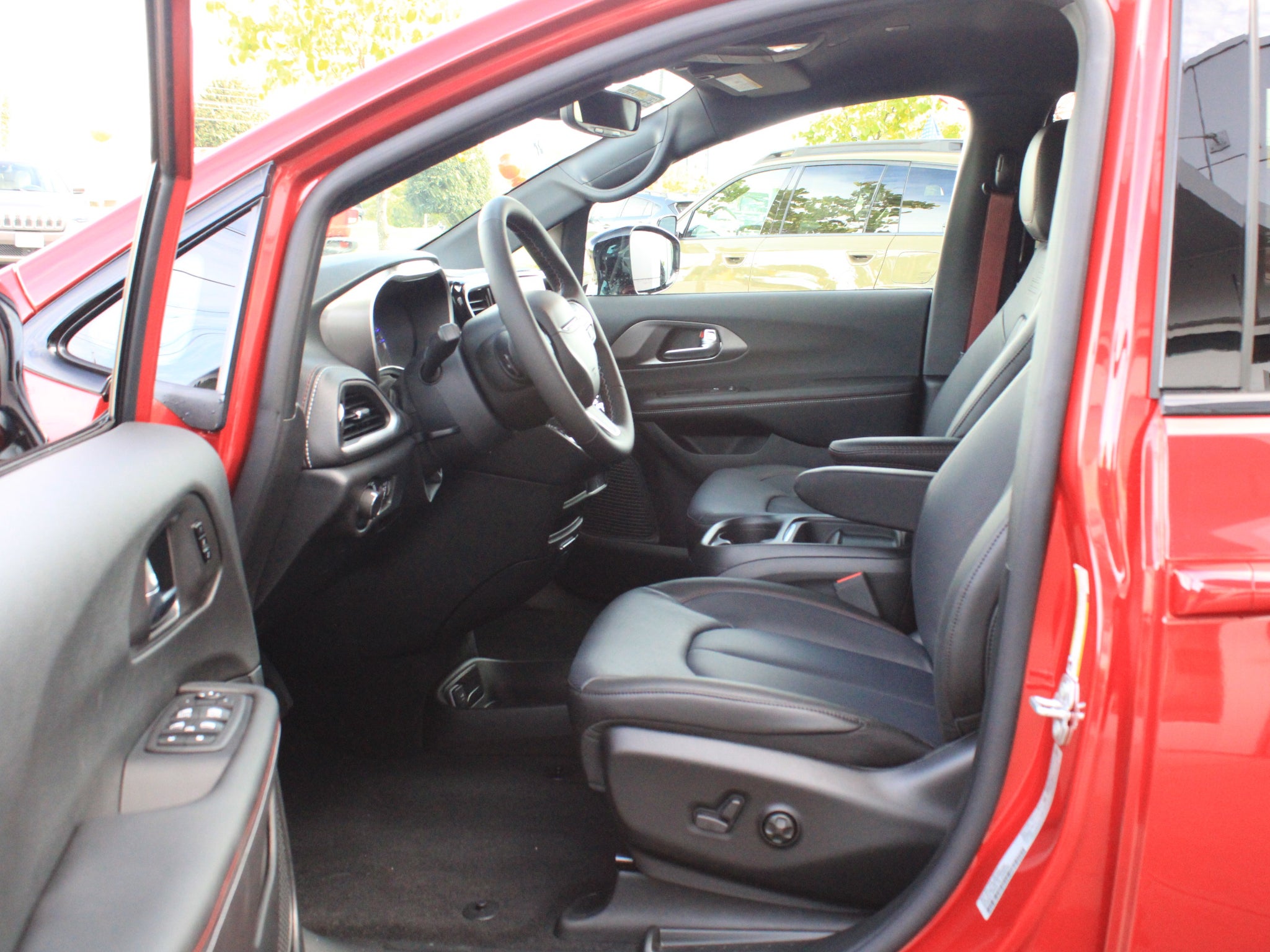 2027 Chrysler Pacifica Select