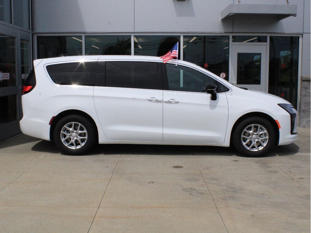 2027 Chrysler Pacifica Select