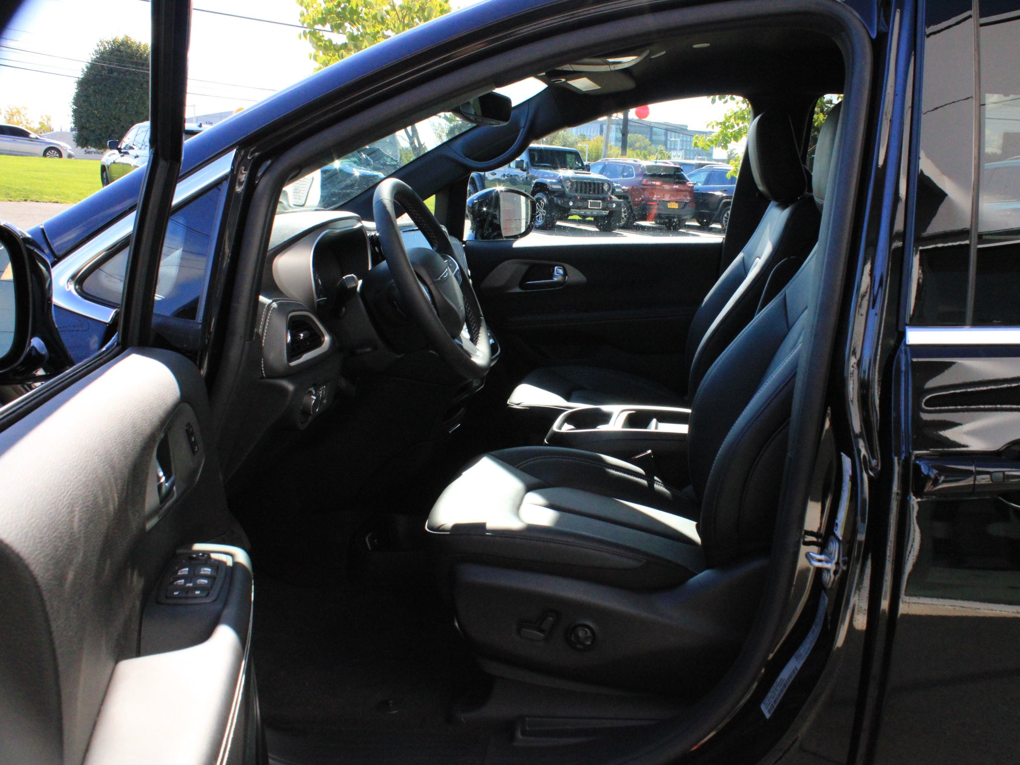 2027 Chrysler Pacifica Select