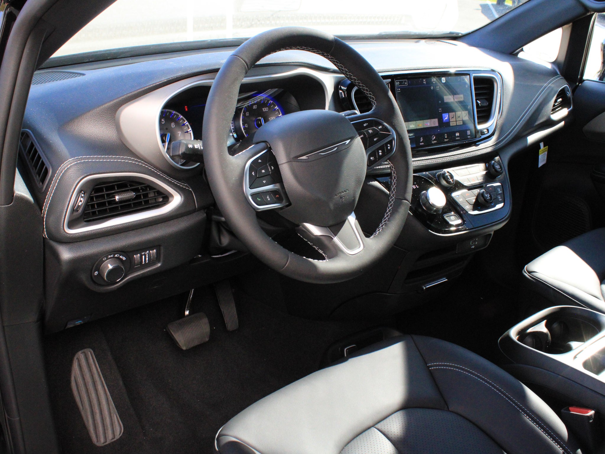 2027 Chrysler Pacifica Select