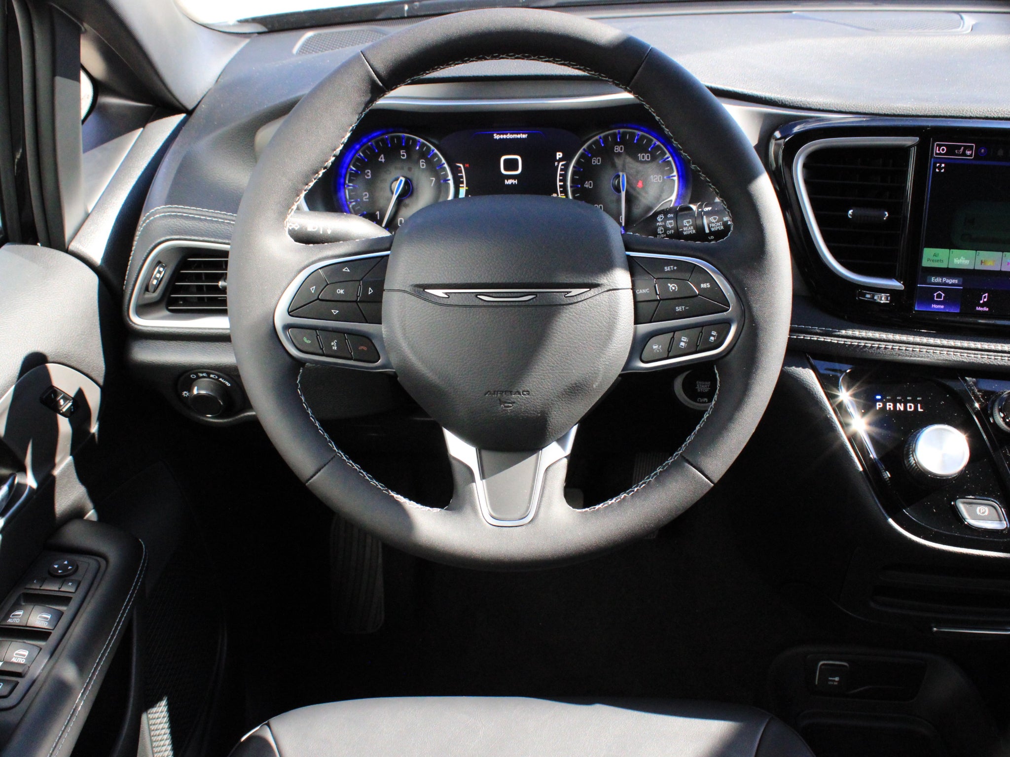 2027 Chrysler Pacifica Select
