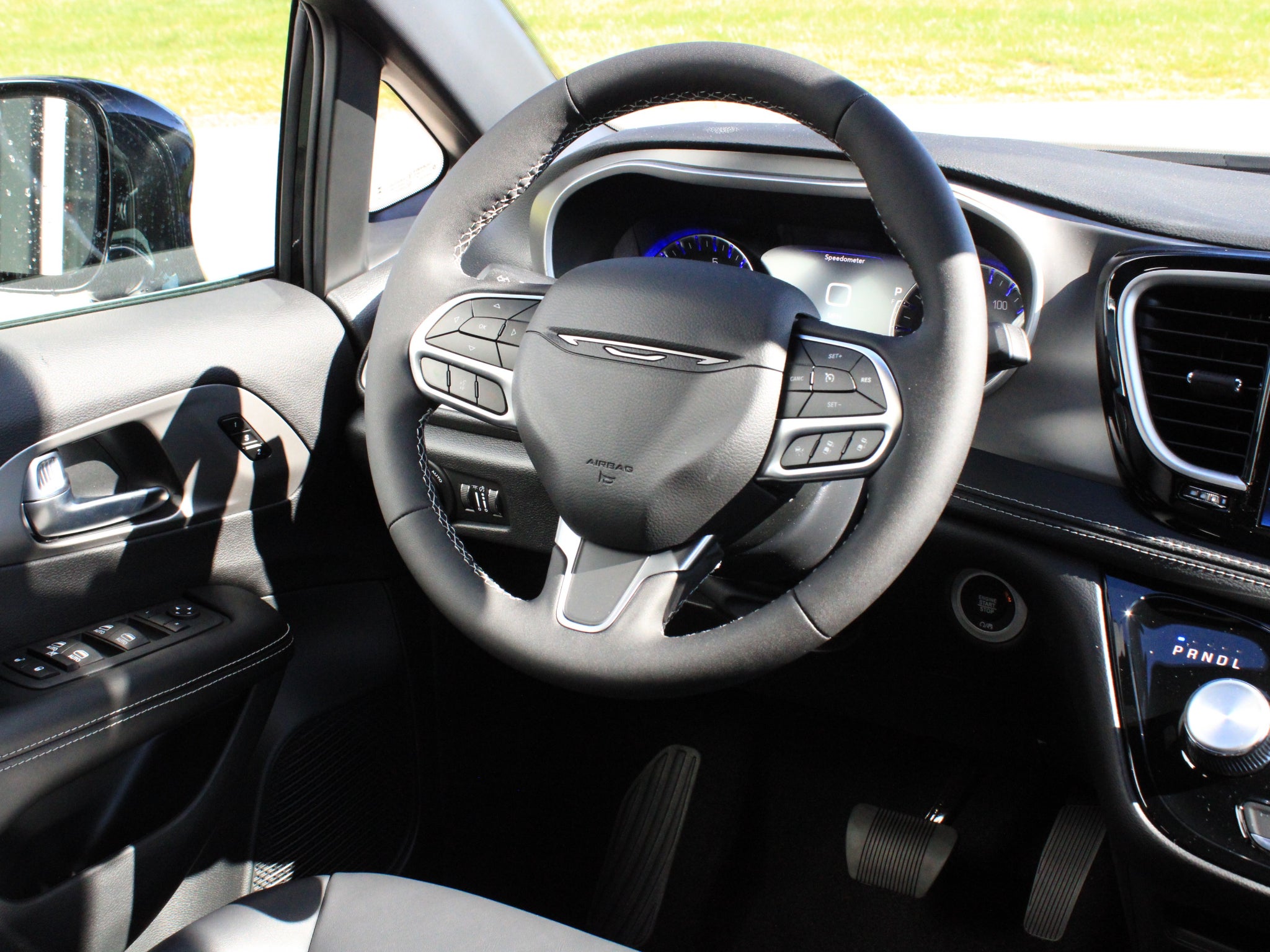 2027 Chrysler Pacifica Select