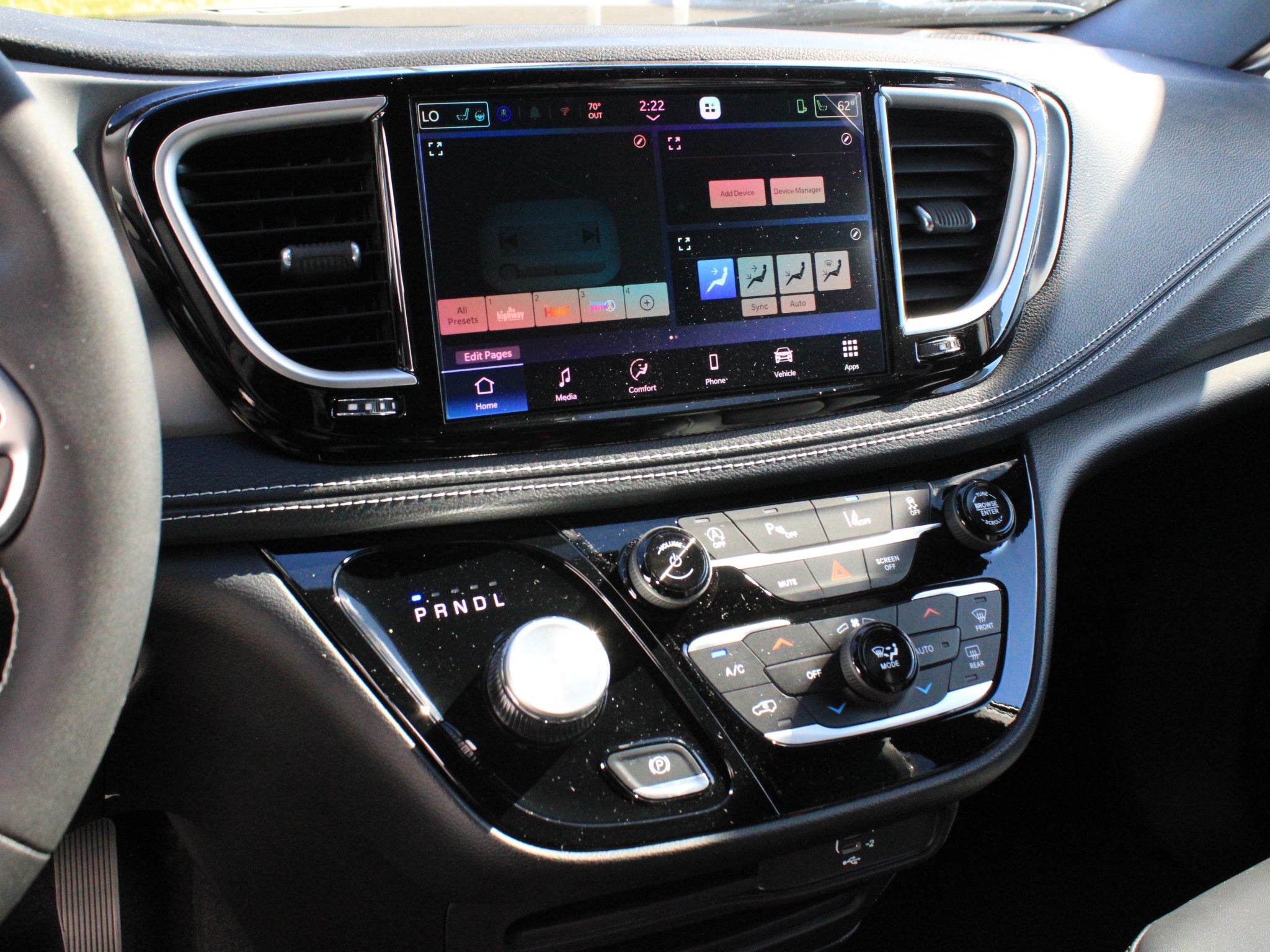 2027 Chrysler Pacifica Select