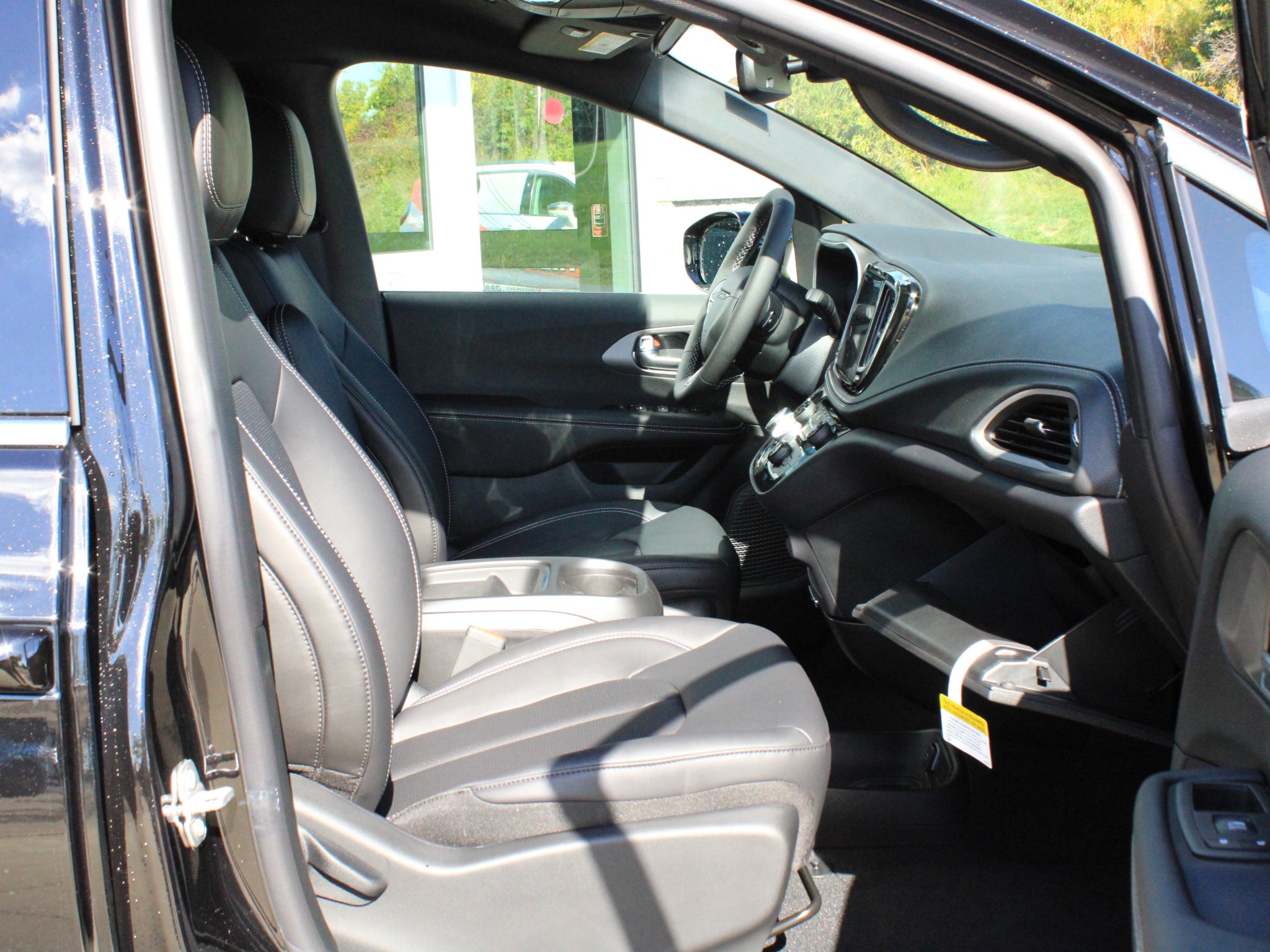 2027 Chrysler Pacifica Select