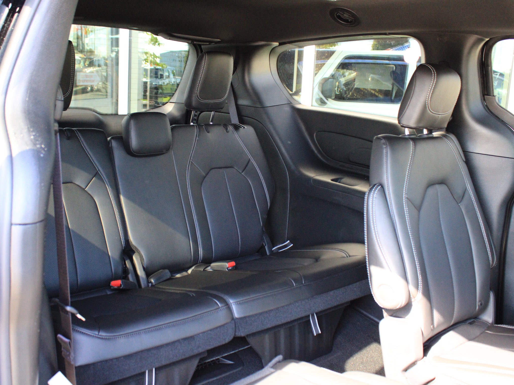 2027 Chrysler Pacifica Select