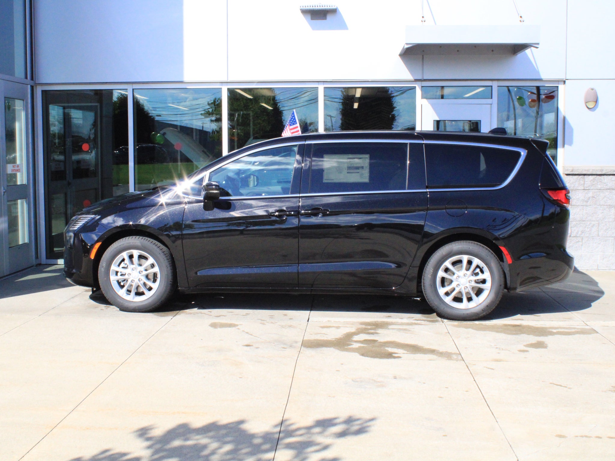 2027 Chrysler Pacifica Select
