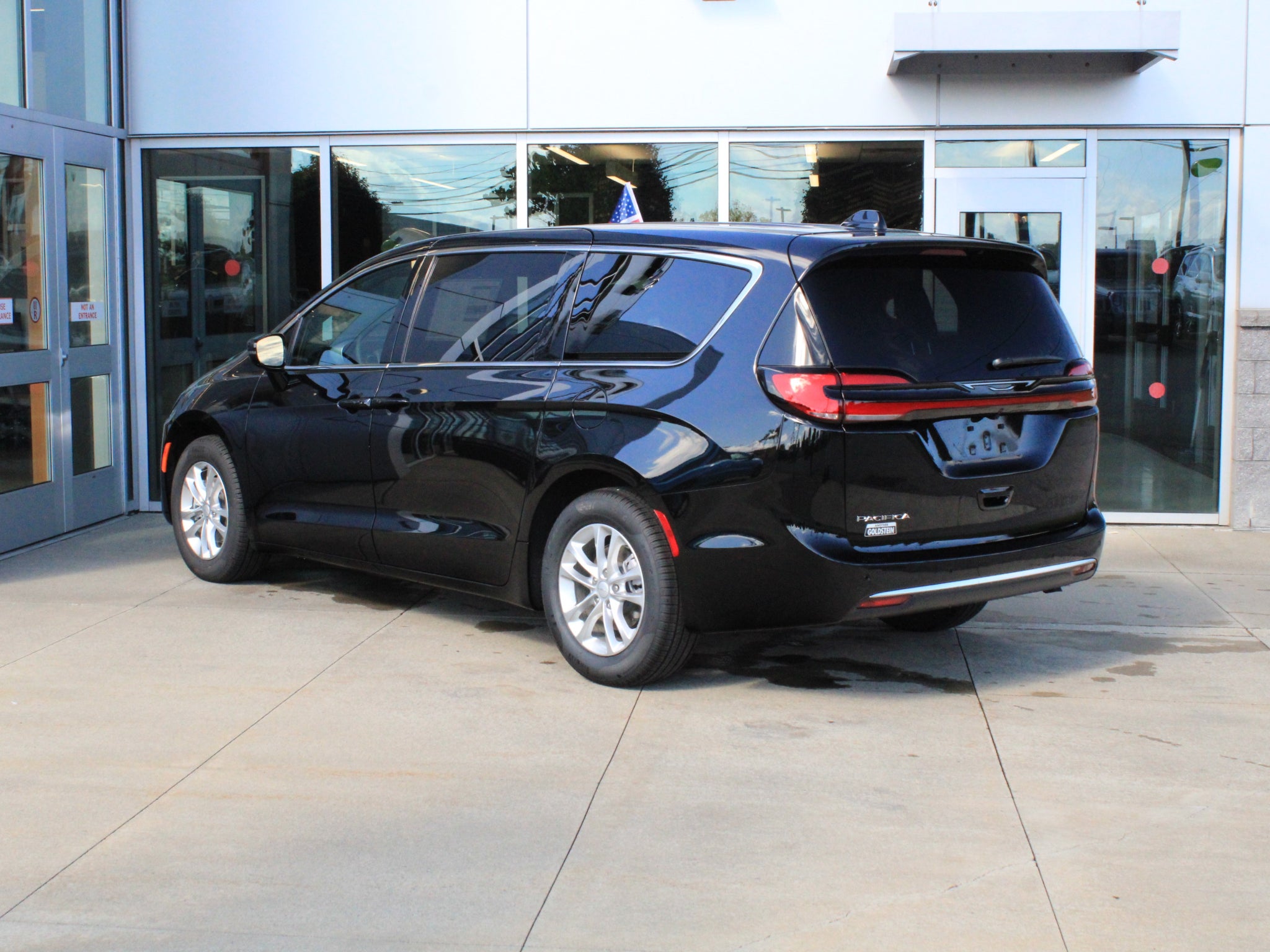 2027 Chrysler Pacifica Select