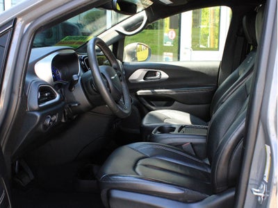 2022 Chrysler Pacifica Hybrid Touring L