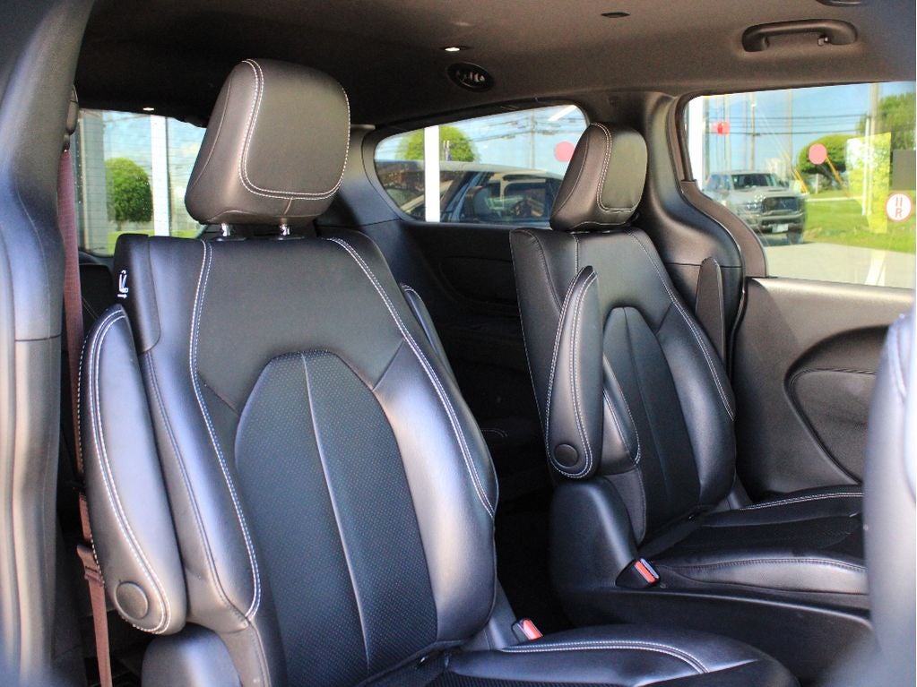 2022 Chrysler Pacifica Hybrid Touring L