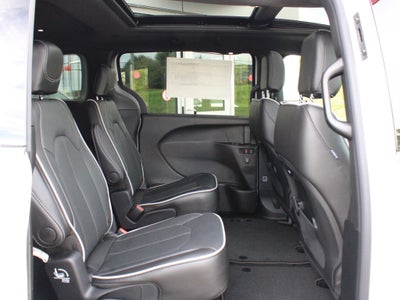 2027 Chrysler Pacifica Limited