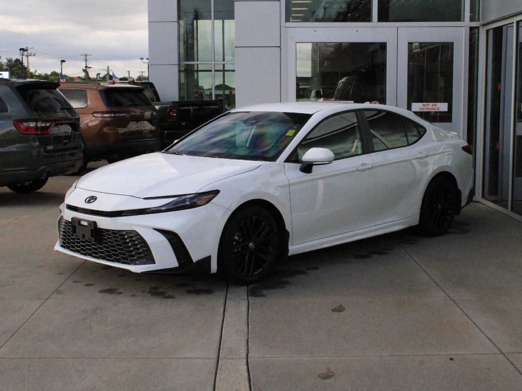 2025 Toyota Camry Hybrid SE