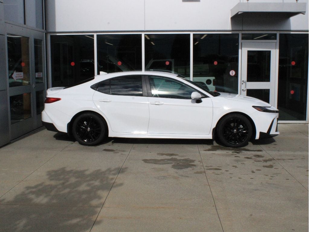 2025 Toyota Camry Hybrid SE