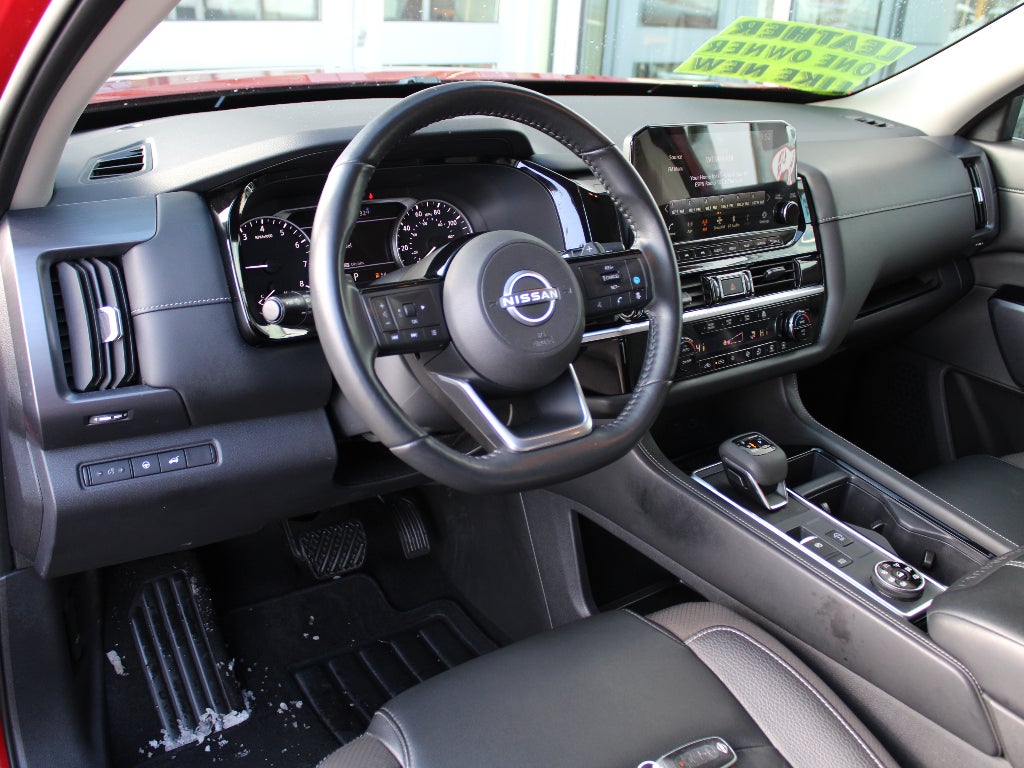 2023 Nissan Pathfinder SL