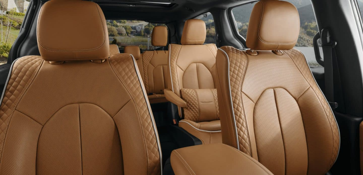 2023 Chrysler Pacifica minivan interior seating photo