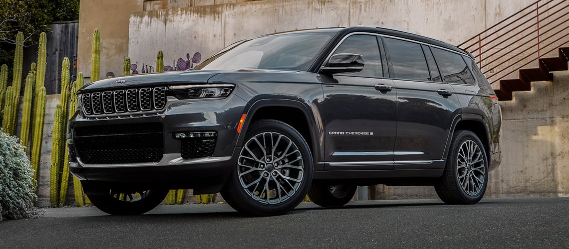 New 2022 Jeep Grand Cherokee SUV profile in driveway